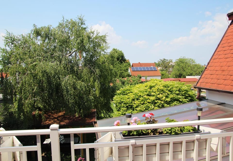 Balcony/Terrace, Garden view