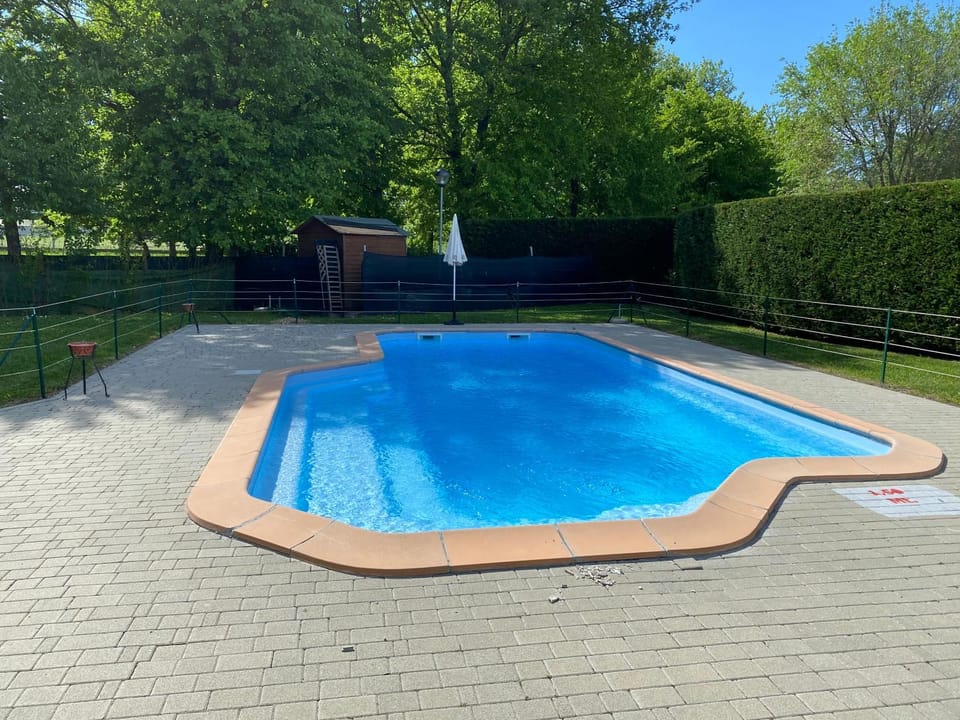 Activities, Swimming pool, acessibility