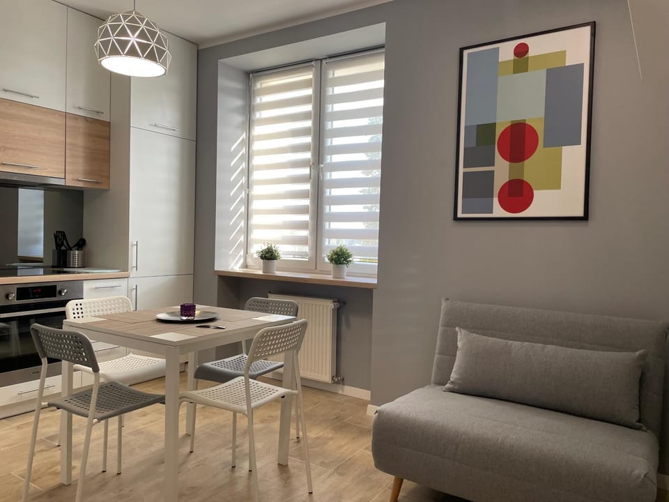 Kitchen or kitchenette, Seating area, Dining area