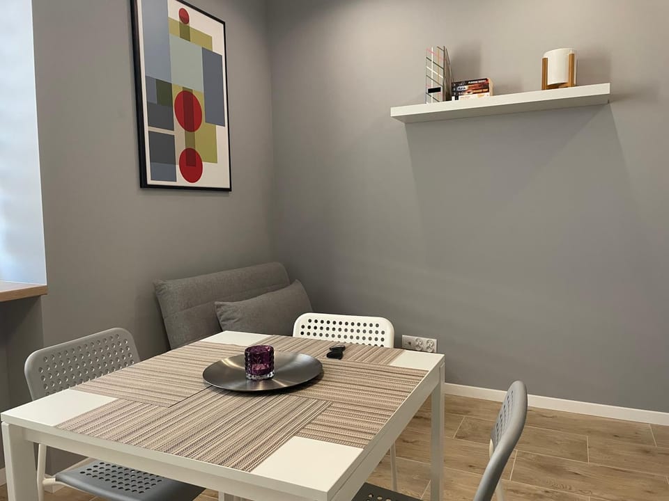 Seating area, Dining area
