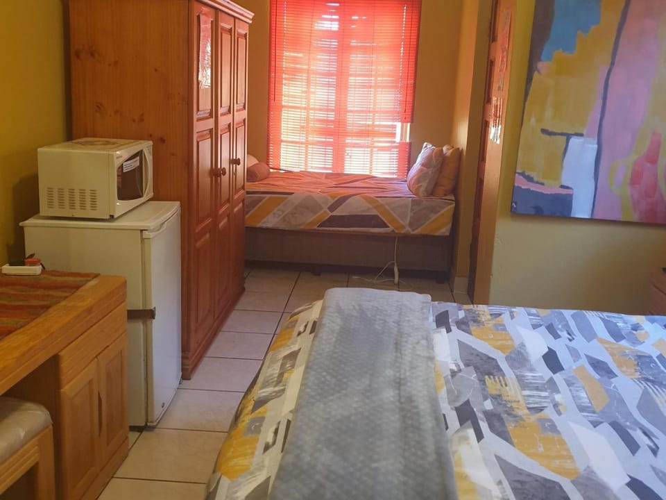 Bed, Bedroom, minibar