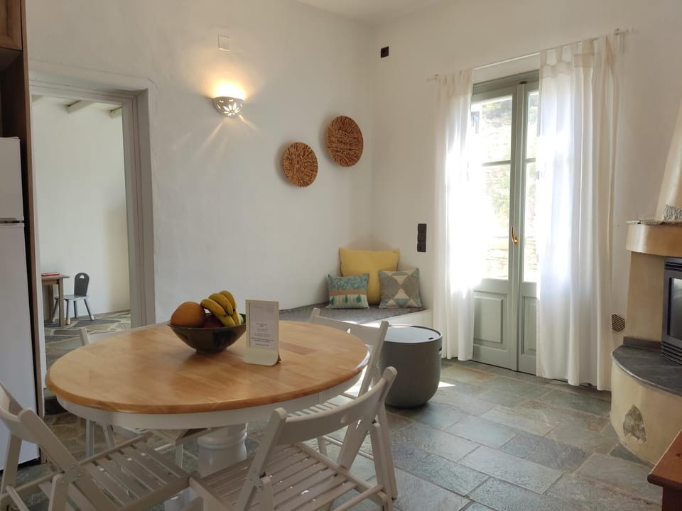 Seating area, Dining area