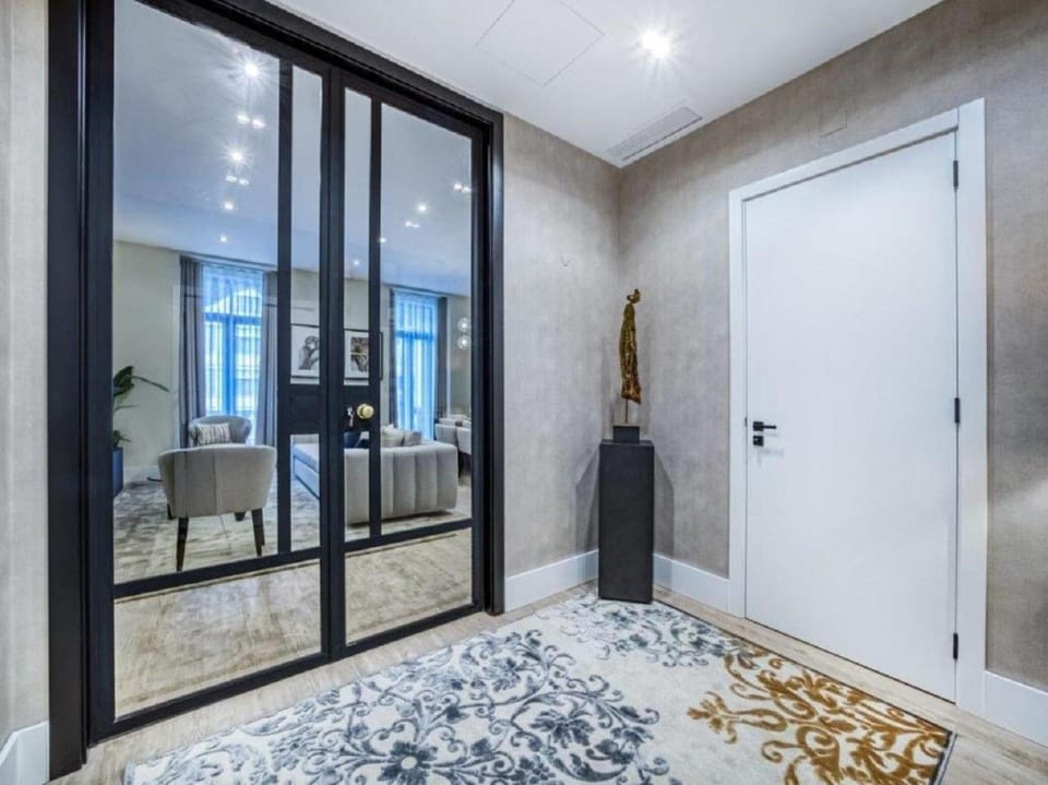 Stunning Apartment near Avenue Liberdade Apartment in Lisbon