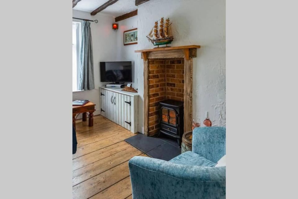 Smuggler's Cottage in Broadstairs - Exclusive unmissable deals! Book now before it's too late! House in Broadstairs