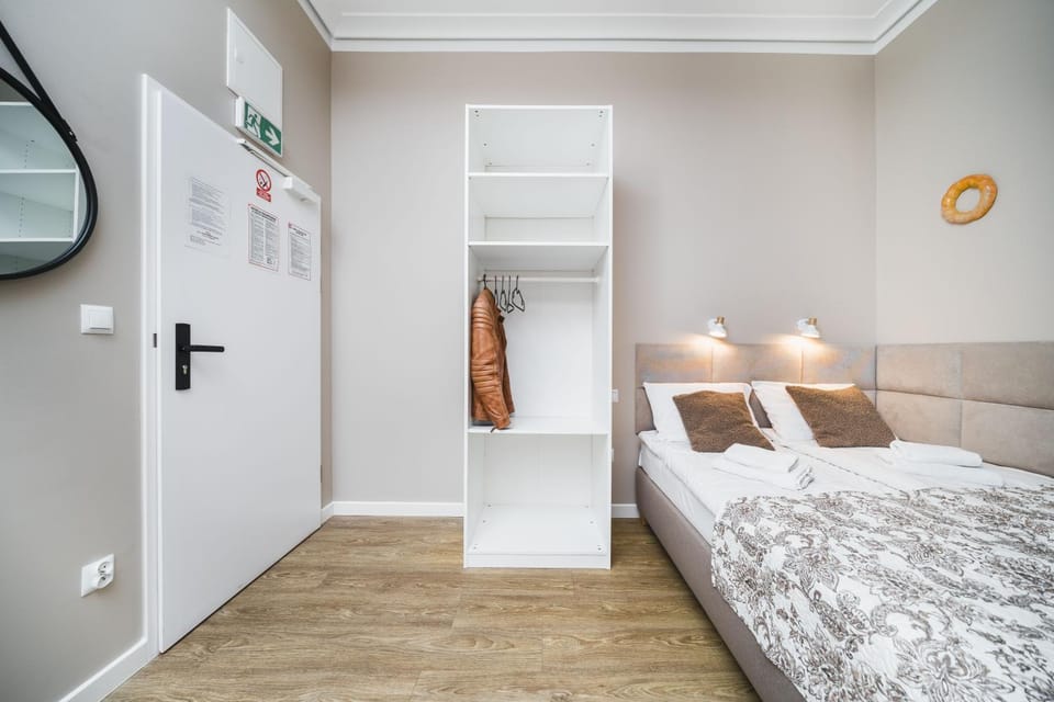 Bed, Decorative detail, Bedroom, furniture, internet, towels, wardrobe