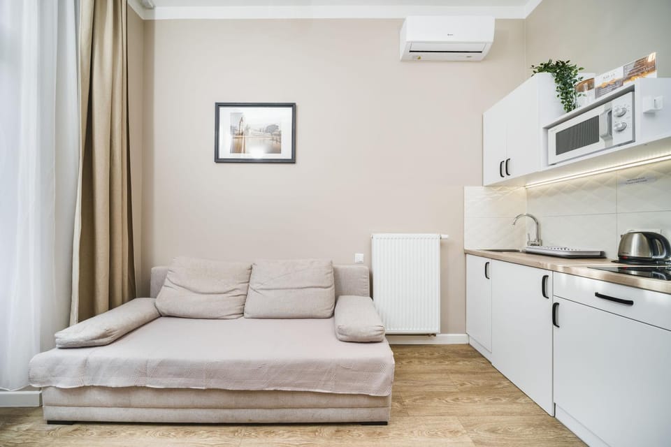 Coffee/tea facilities, Kitchen or kitchenette, Living room, Seating area, Dining area, furniture, internet, microwave, stove, air conditioner