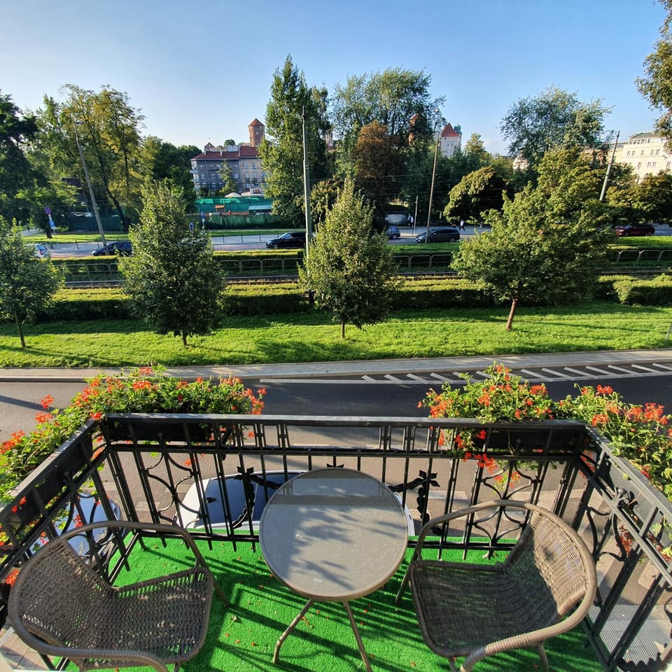Property building, Spring, Day, Natural landscape, View (from property/room), Balcony/Terrace, Evening entertainment, Landmark view