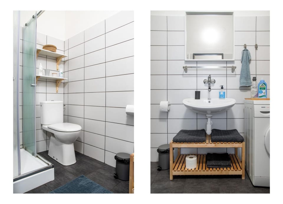Shower, Toilet, Bathroom, towels, washing machine