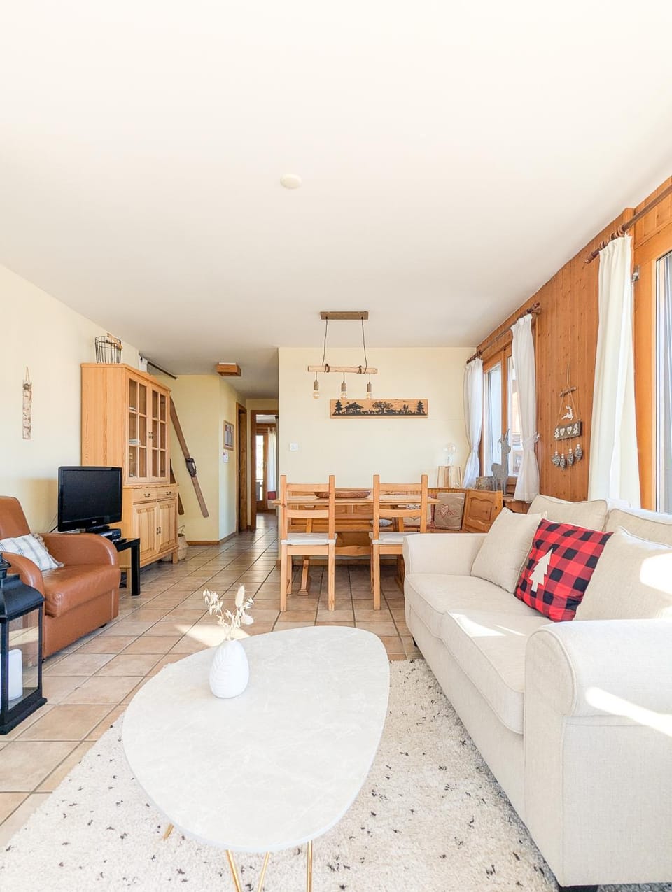Living room, Seating area, Dining area