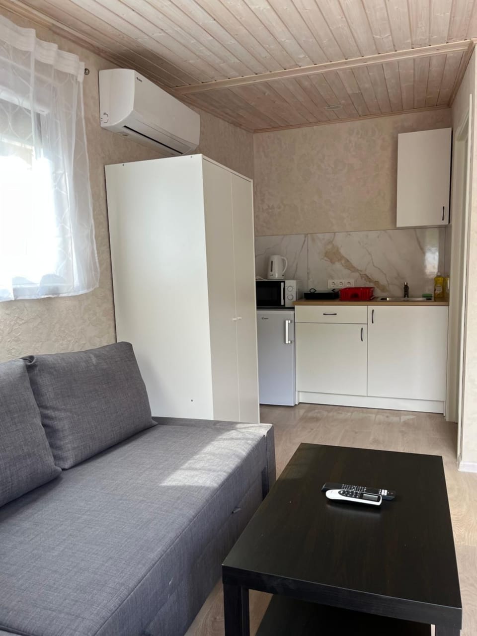 Kitchen or kitchenette, Living room, pet friendly, stove