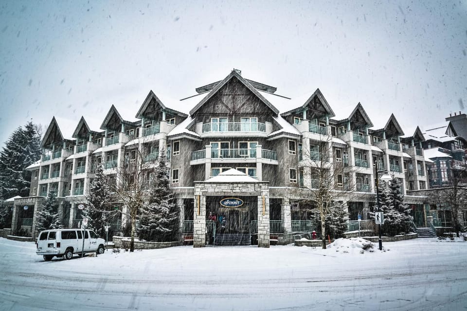 Property building, Facade/entrance, Winter