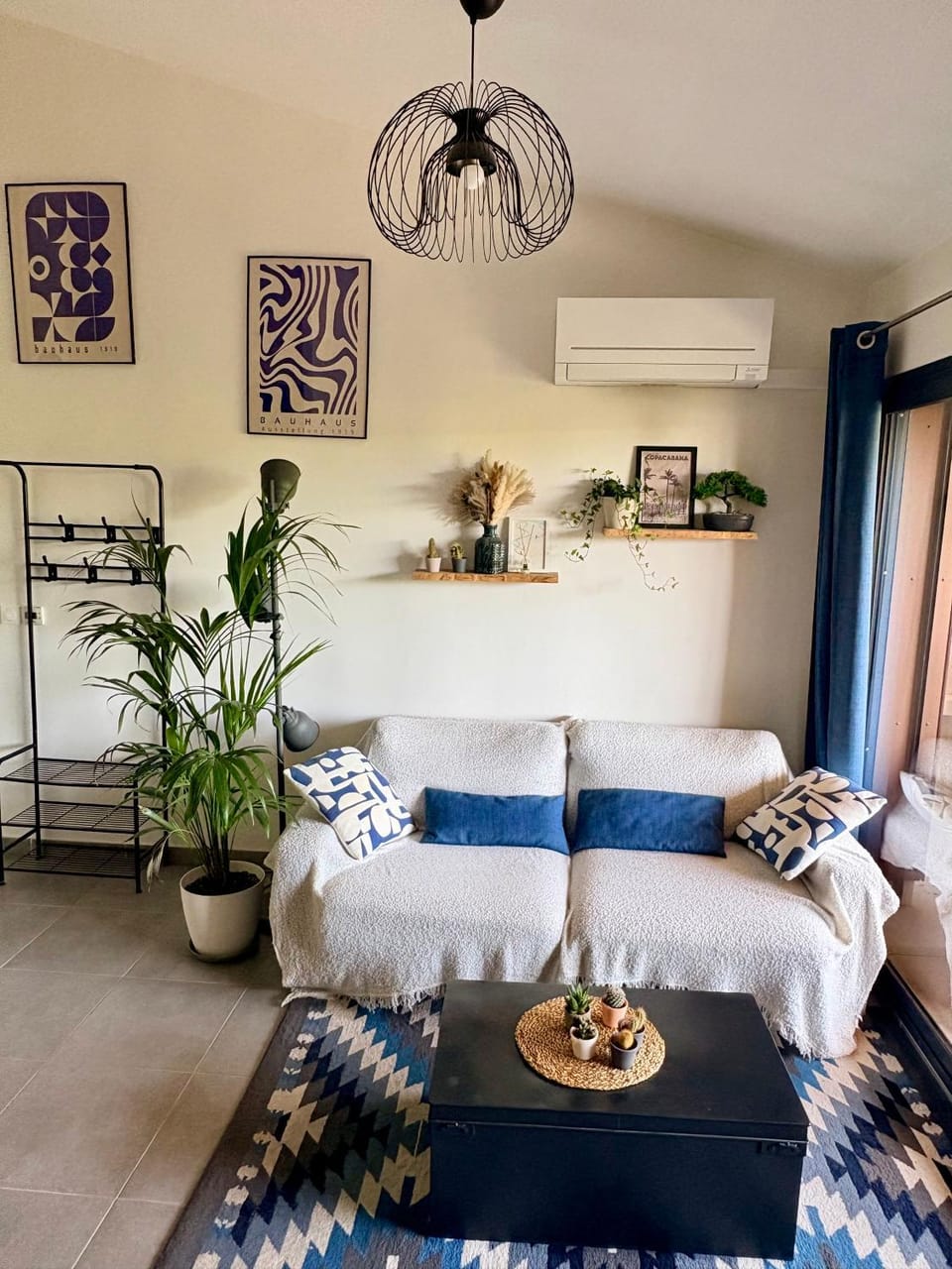 Living room, air conditioner