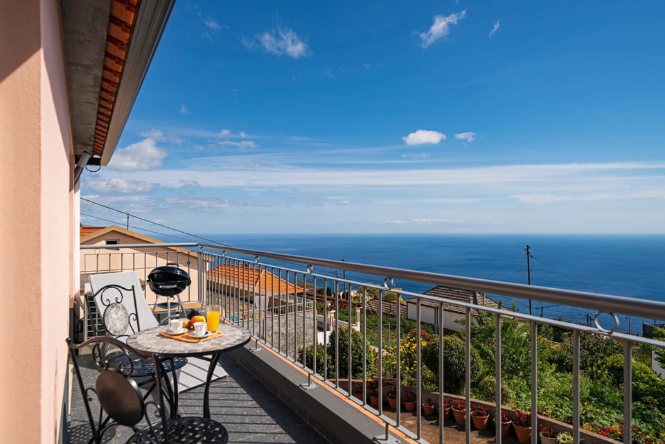 View (from property/room), Balcony/Terrace, Sea view