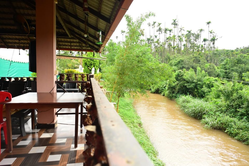 Garden, View (from property/room), Dining area, Garden view, River view