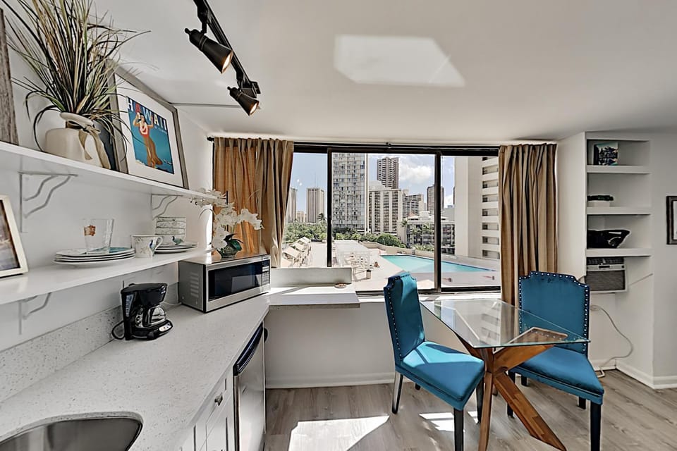 Upbeat Hawaiian Monarch Studio Apartment in McCully-Moiliili