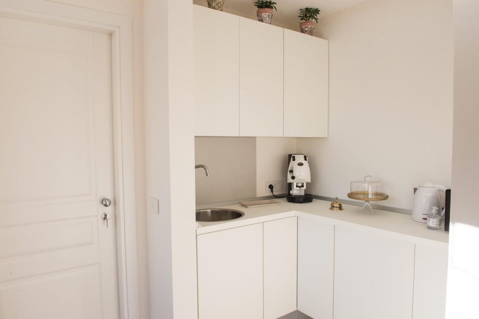 Coffee/tea facilities, Kitchen or kitchenette, Communal kitchen