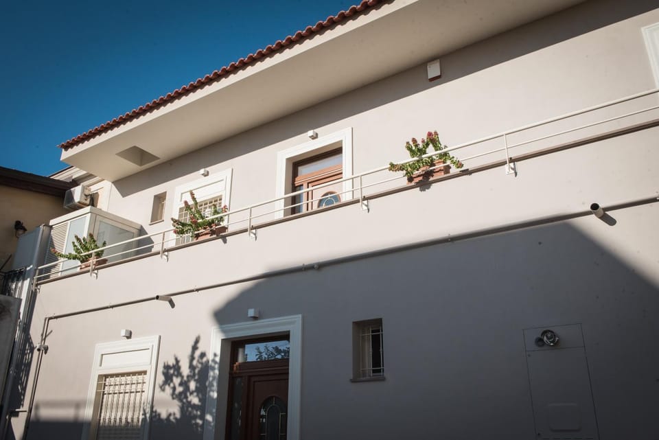 Property building, Facade/entrance, Balcony/Terrace