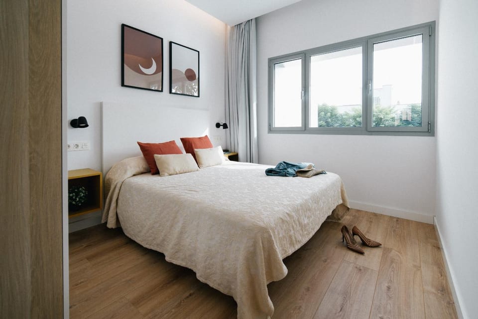 Bed, Photo of the whole room, Bedroom