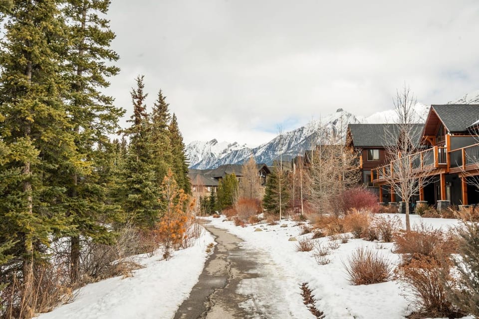 Spring Creek Penthouse by Canadian Rockies Vacation Rentals Apartment in Canmore