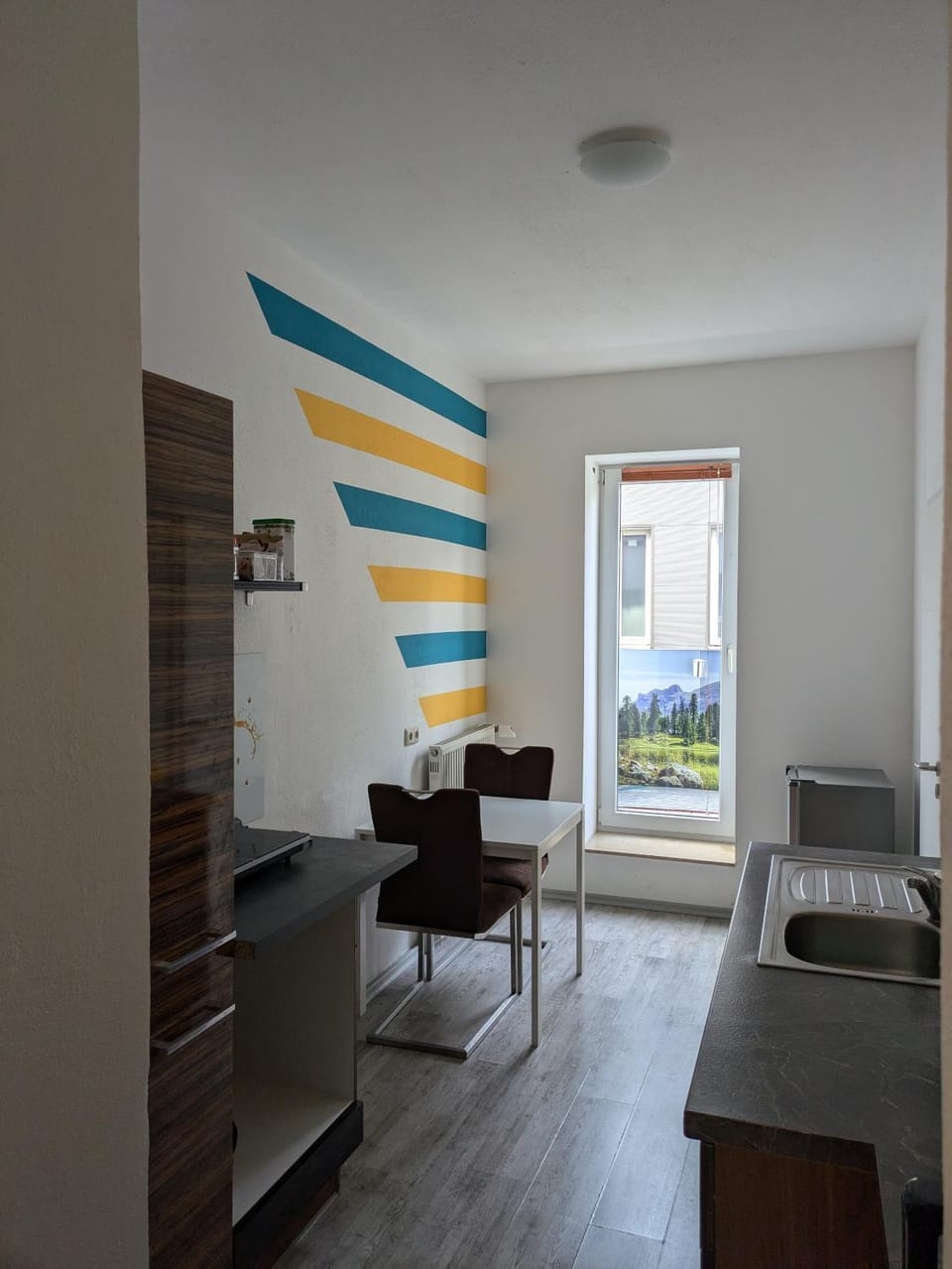 Kitchen or kitchenette, Dining area
