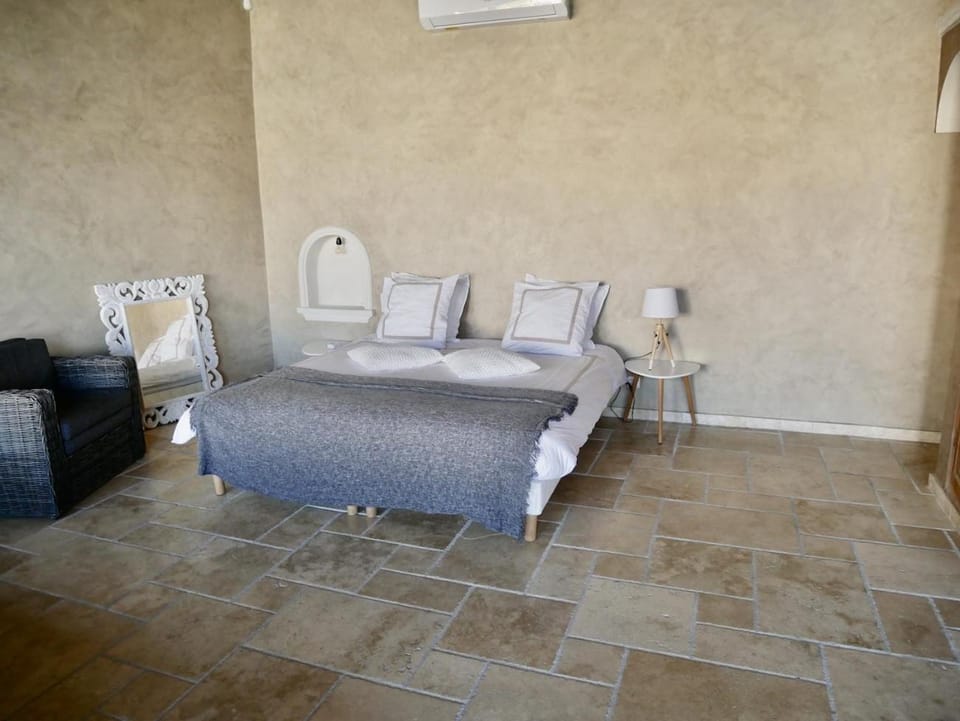 Bed, Bedroom, air conditioner