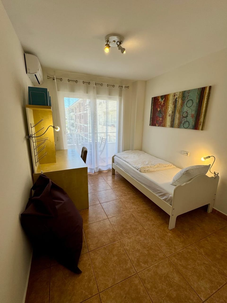 Bed, Photo of the whole room, Bedroom