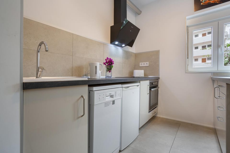 Kitchen or kitchenette, Living room