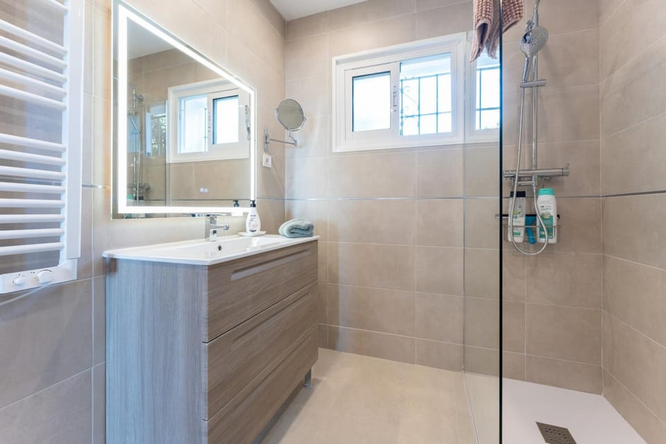 Bathroom, Living room