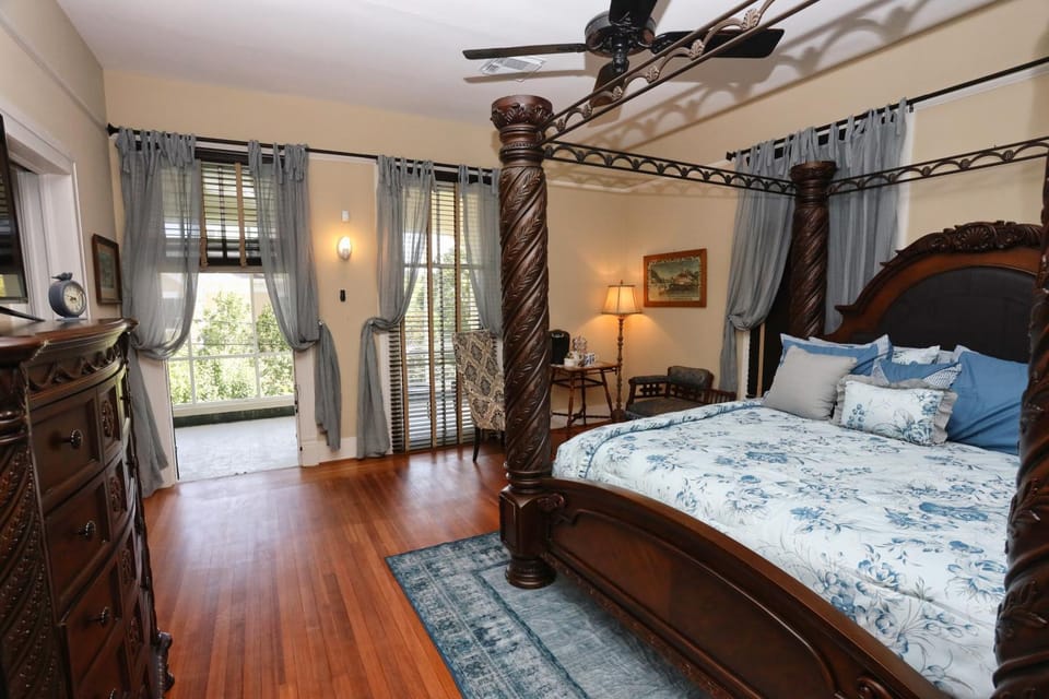 Virginia Point INN Bed and Breakfast in Galveston Island