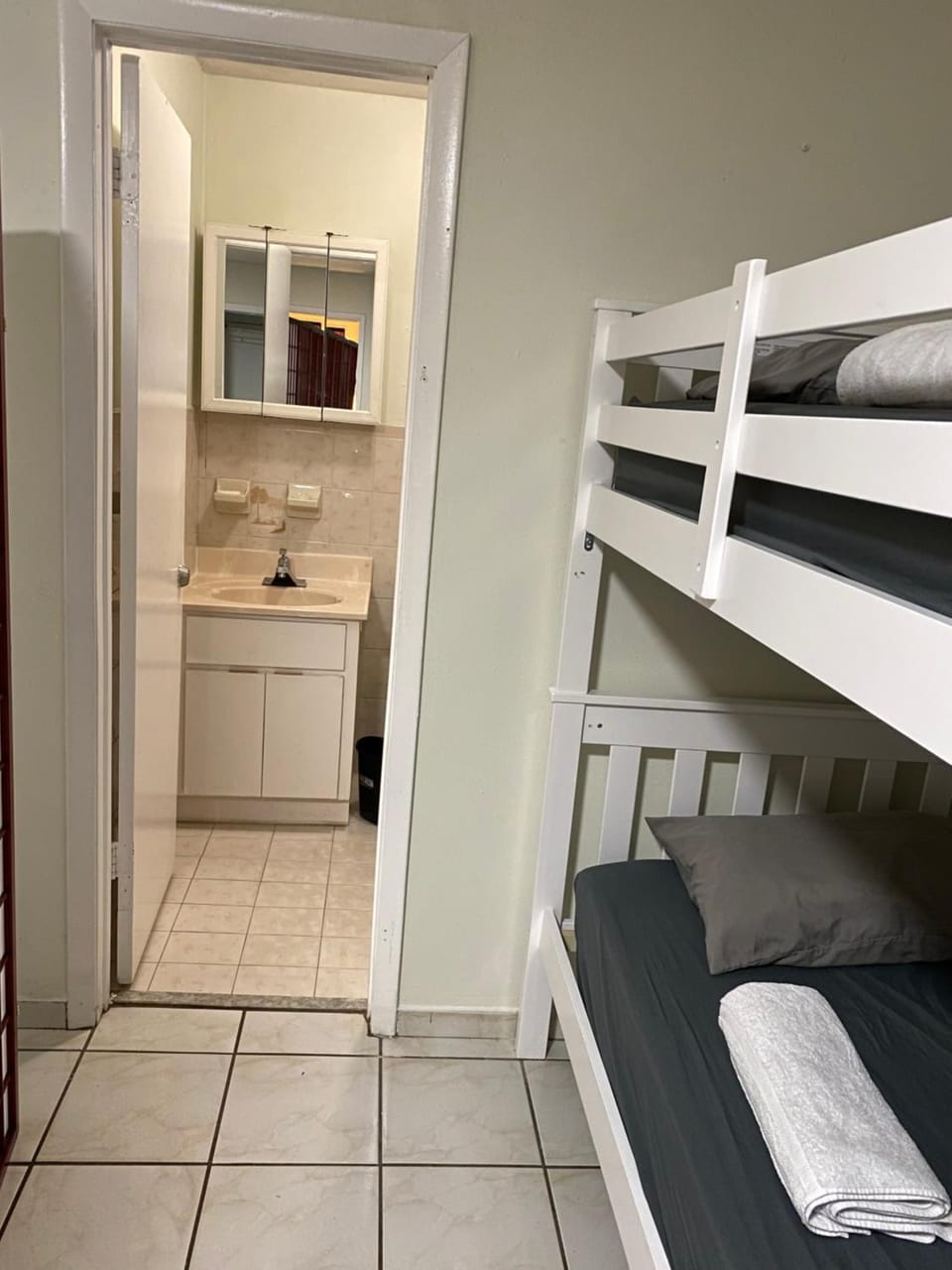 Single Size TOP Bunk Bed - Mixed Shared ROOM Hostel in Miami Springs