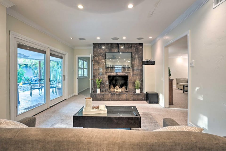 Bakersfield Oasis: Sweet Tropical Pool Setup! House in Bakersfield