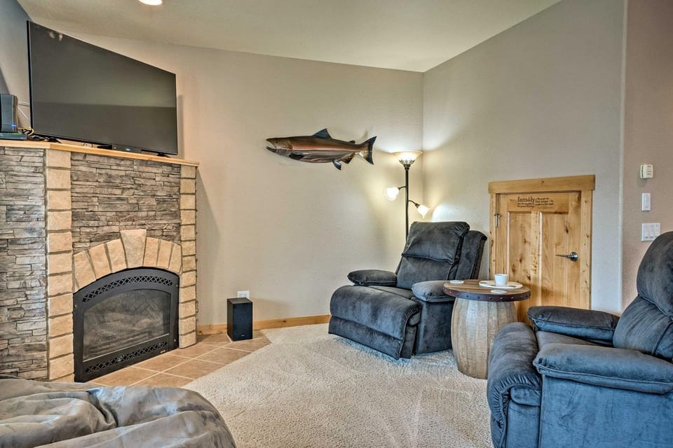 Gold Beach Townhome with Ocean Views and Sunroom! House in Gold Beach