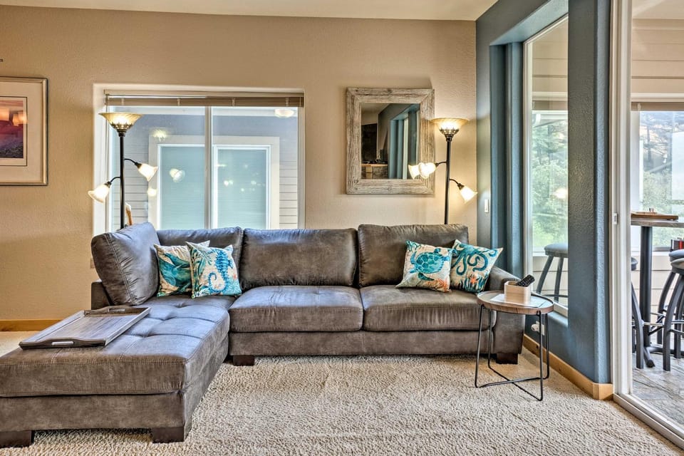 Gold Beach Townhome with Ocean Views and Sunroom! House in Gold Beach