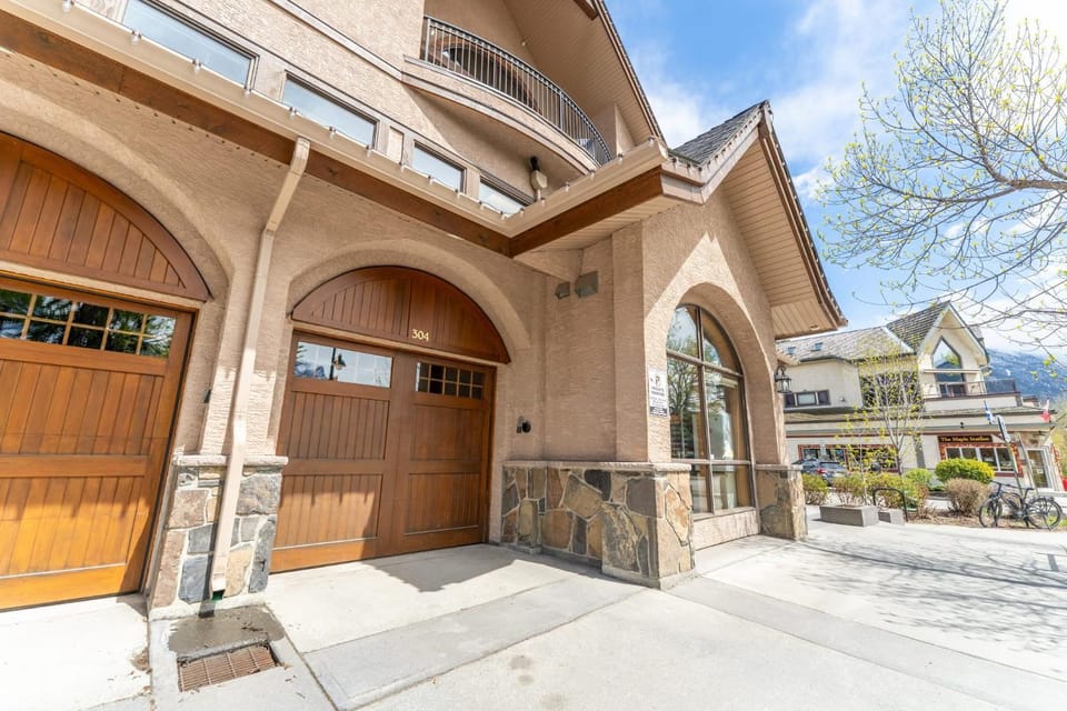 Cascade Penthouse by Canadian Rockies Vacation Rentals Apartment in Canmore
