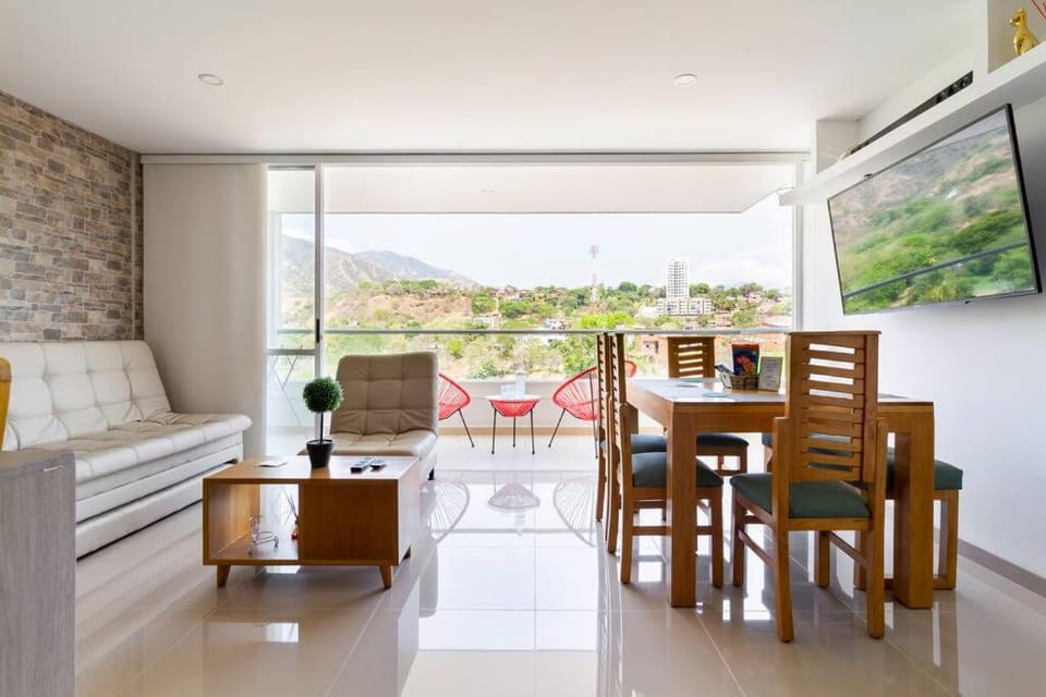 TV and multimedia, Living room, Seating area, Dining area, Mountain view