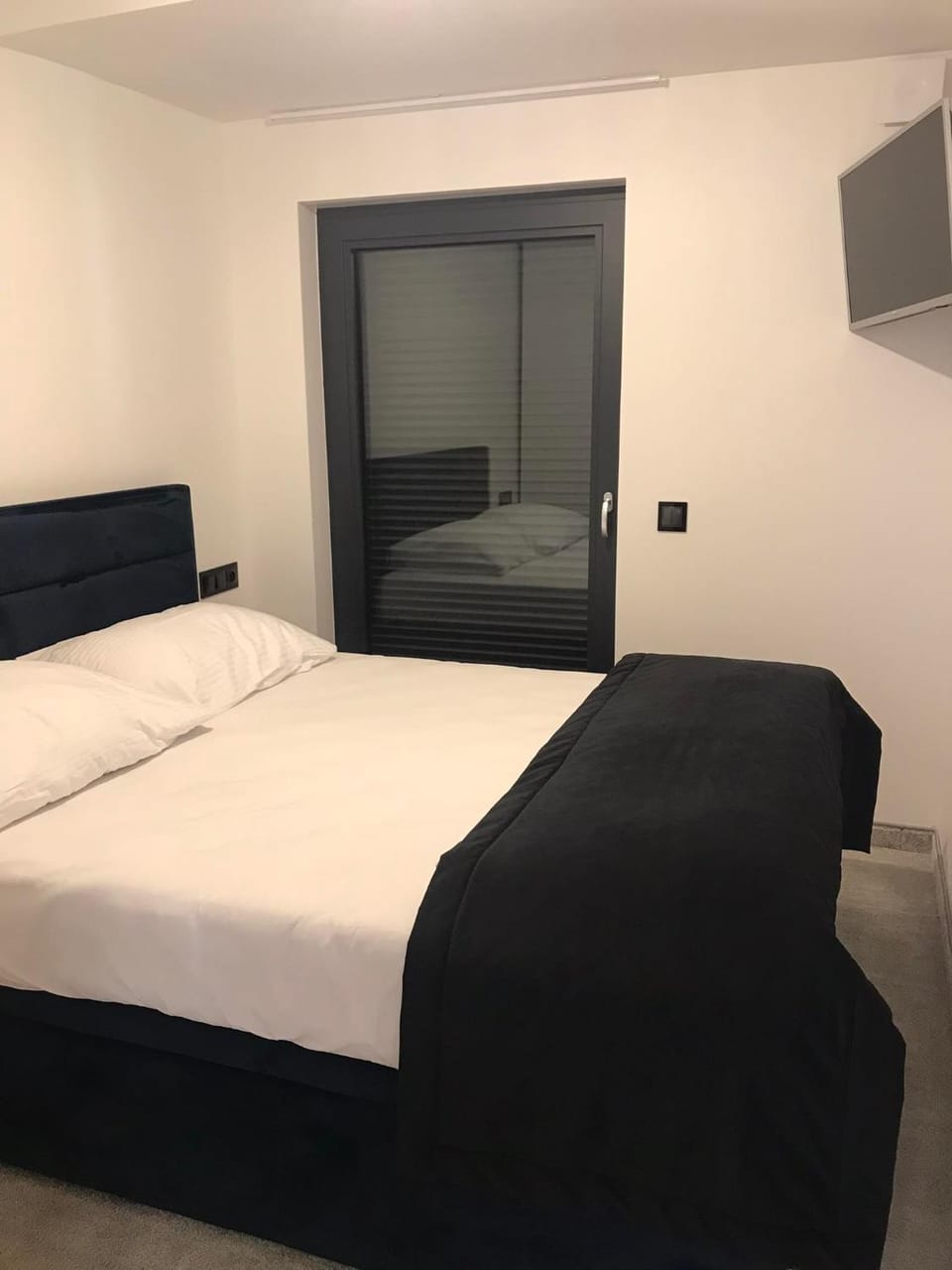 Bed, TV and multimedia