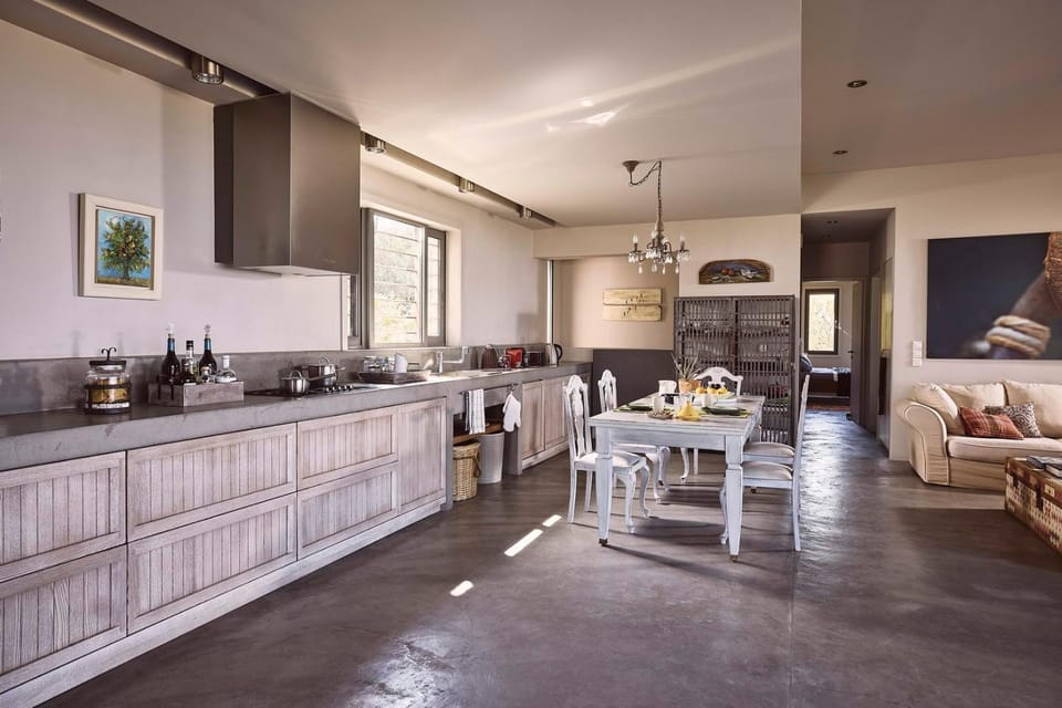 Dining area, Communal kitchen