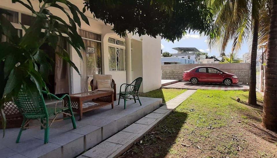 Patio, Facade/entrance