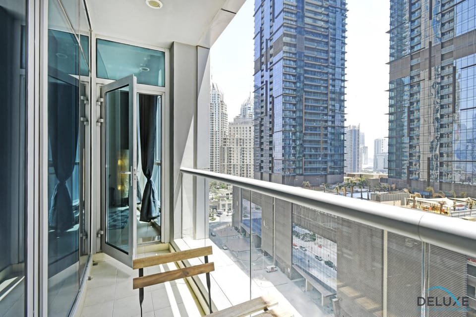 Property building, Nearby landmark, Balcony/Terrace, Street view, Swimming pool