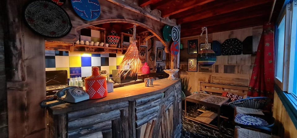Kitchen or kitchenette, Seating area