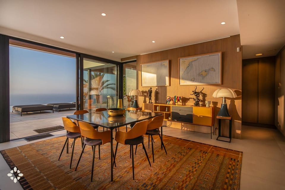 Living room, Dining area, Sea view