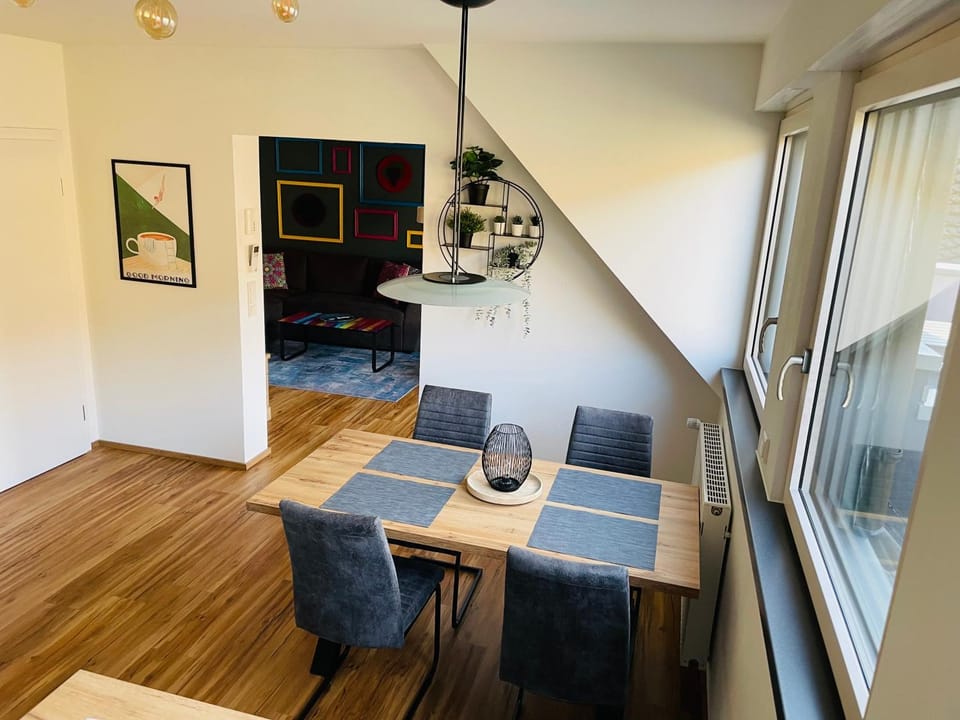 Seating area, Dining area