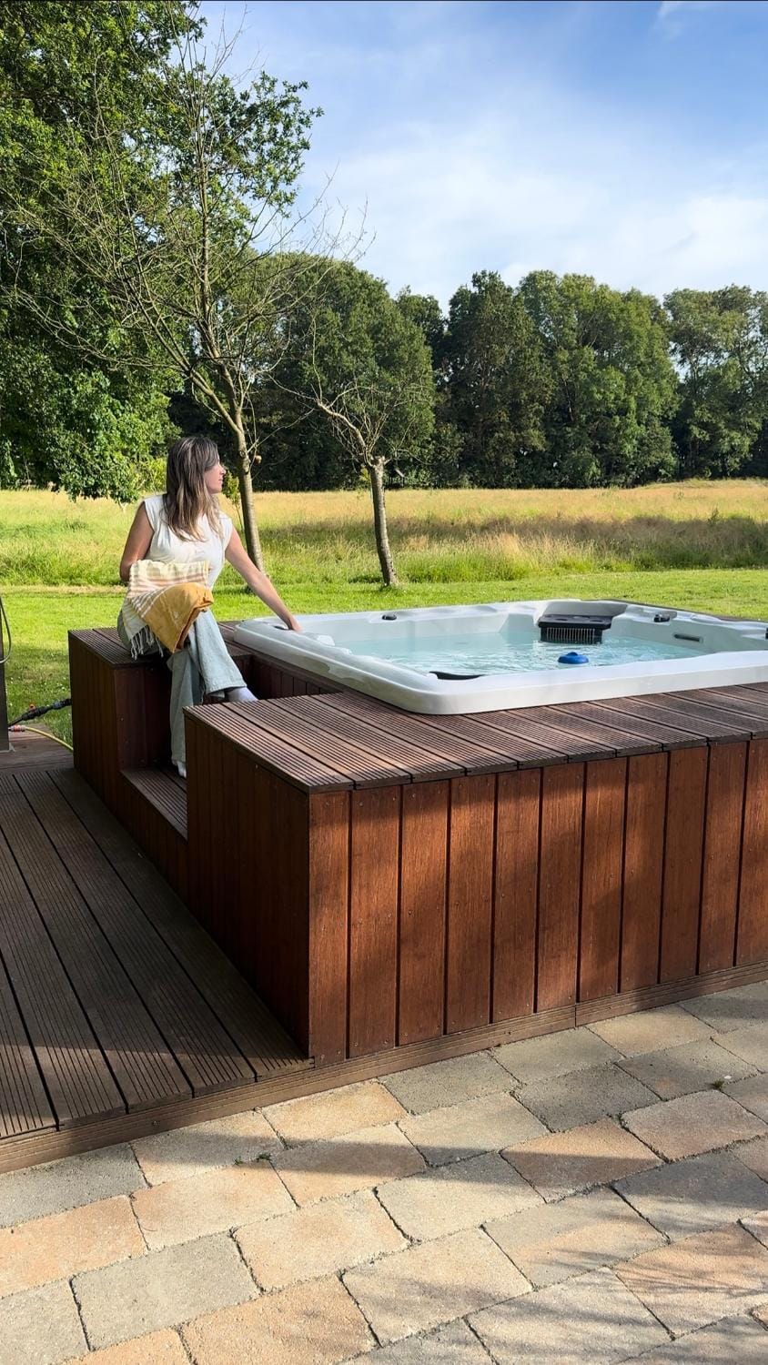 Hot Tub, Swimming pool