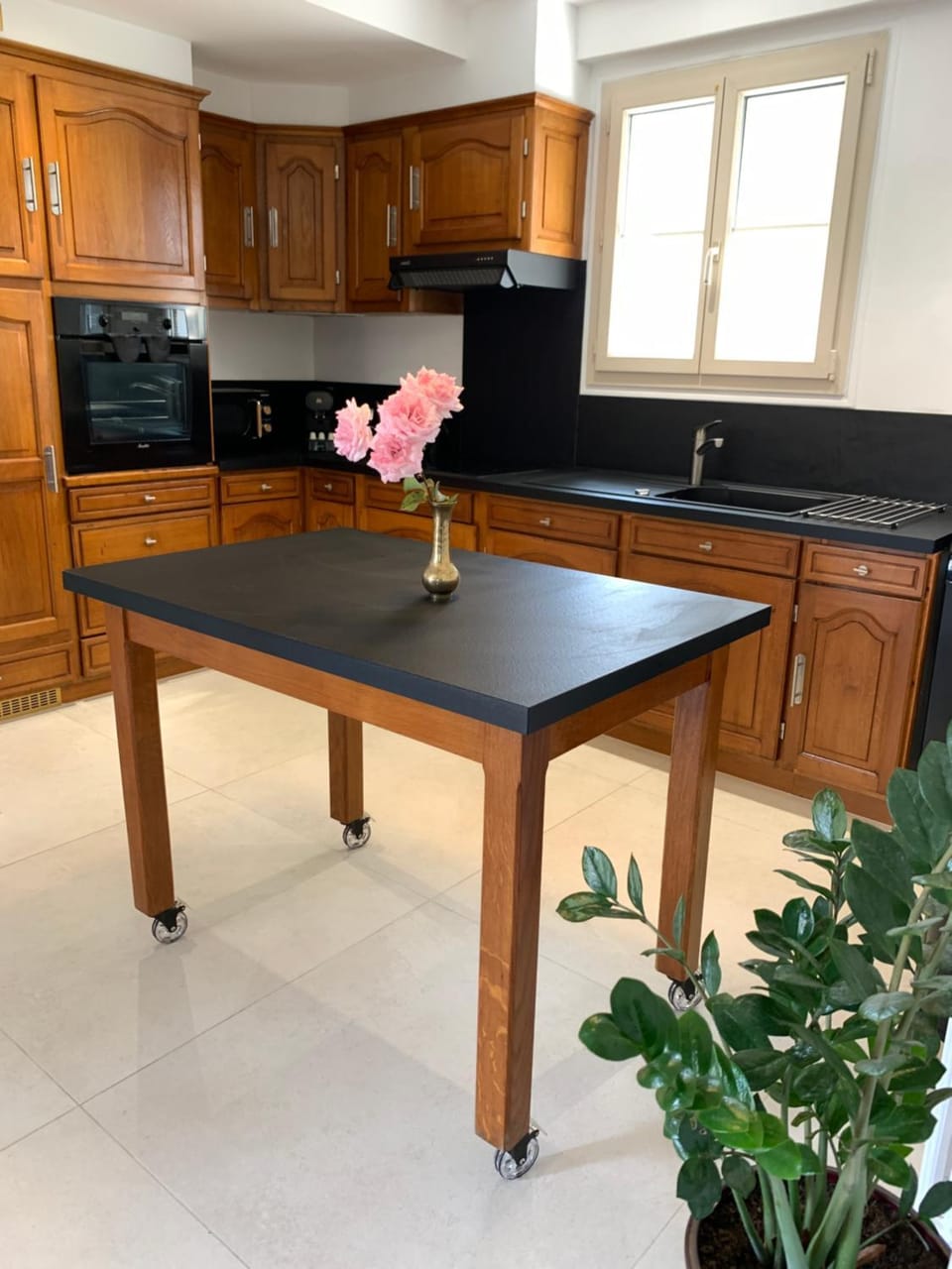 Kitchen or kitchenette, Dining area, minibar, pet friendly, stove, kitchen