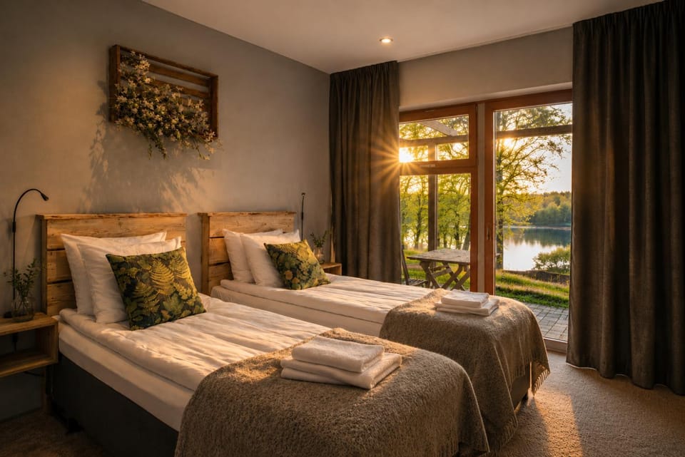 Bedroom, Lake view, towels