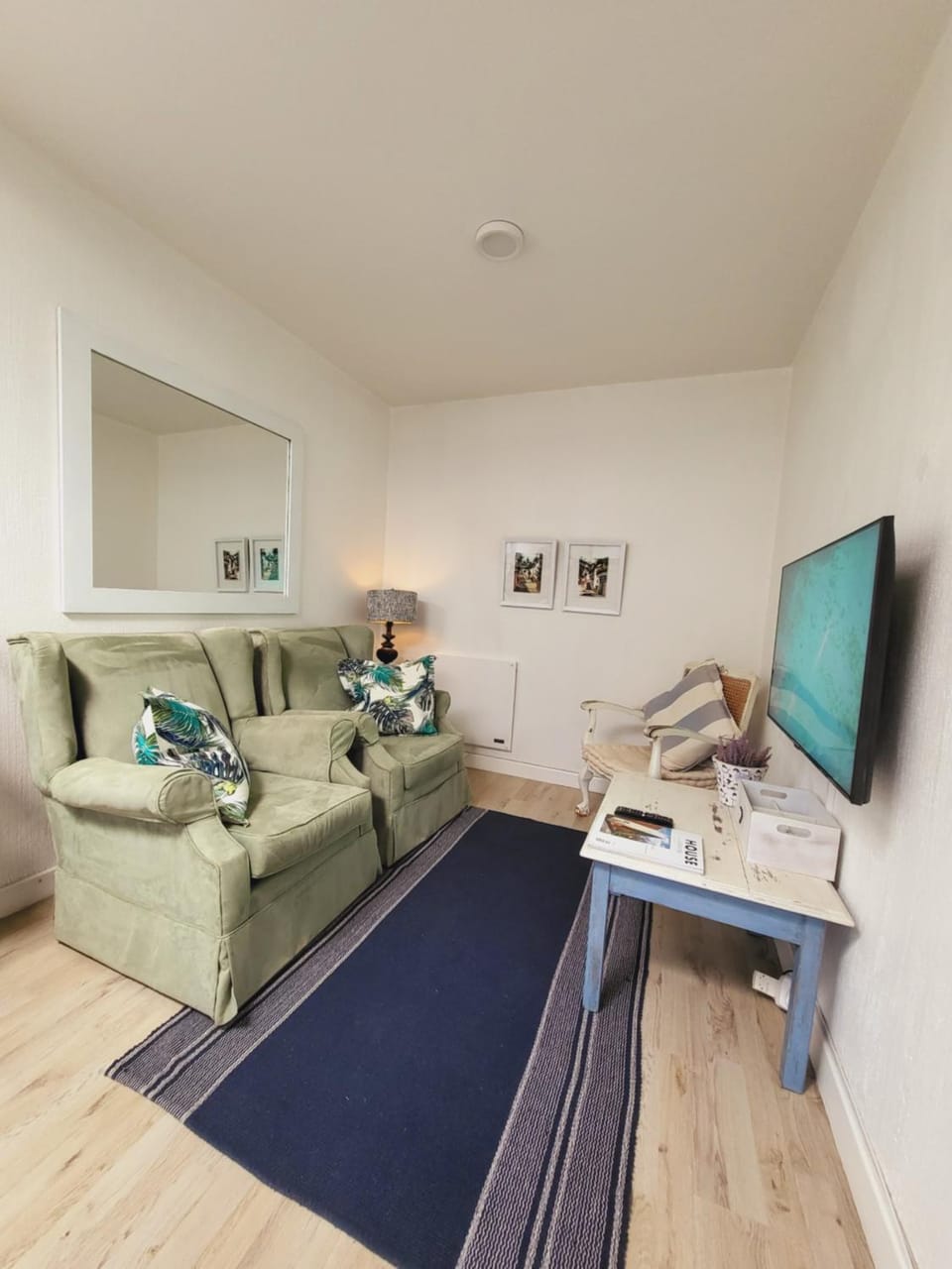 Communal lounge/ TV room, Living room