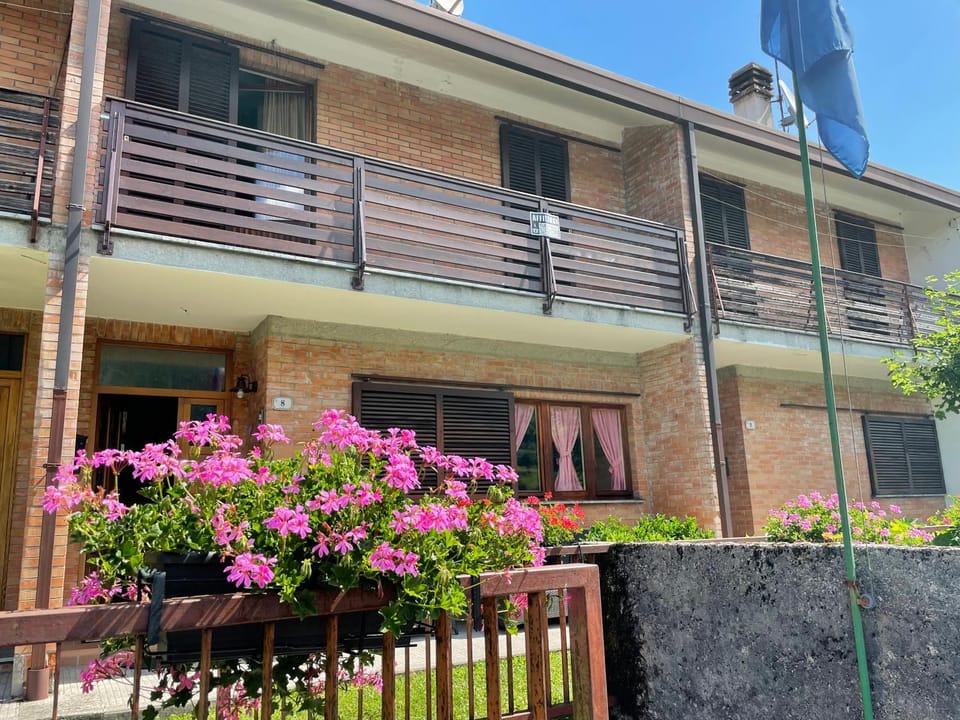 Casa a schiera fronte lago con giardino House in Friuli-Venezia Giulia