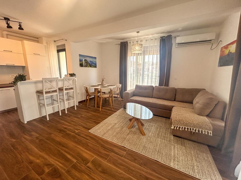 Living room, Dining area, air conditioner