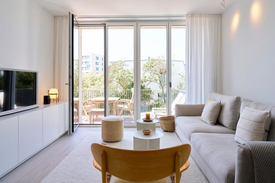 Communal lounge/ TV room, Living room, Photo of the whole room, Seating area, room service