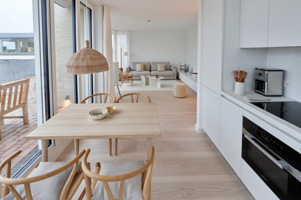 Kitchen or kitchenette, Living room, Seating area, Dining area